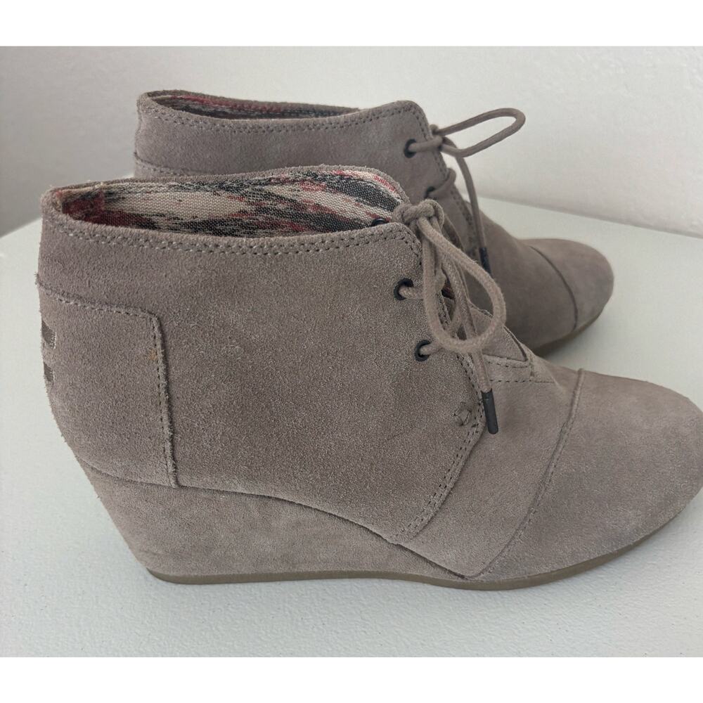 Tom’s Taupe Suede Leather Desert Wedge Ankle Boots Size 9.5 - Picture 2 of 10